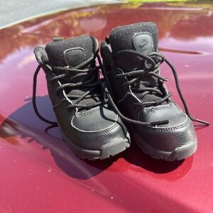 Size 10C kids sneakers excellent used condition.